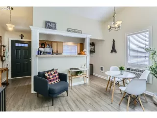 Photo #4: 601291045 Listing
