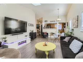 Photo #6: 601291045 Listing