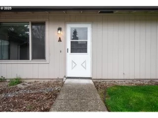 Photo #4: 601381577 Listing