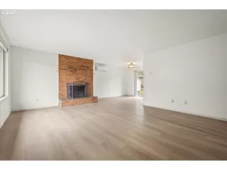 Photo #6: 601381577 Listing