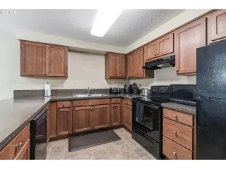 Photo #2: 601662221 Listing