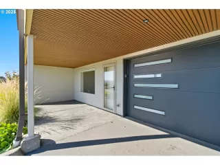 Photo #2: 602559125 Listing