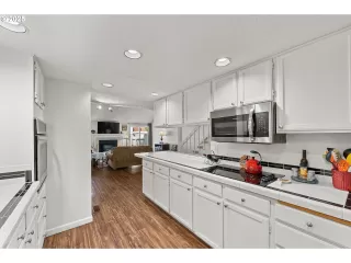 Photo #2: 602689141 Listing