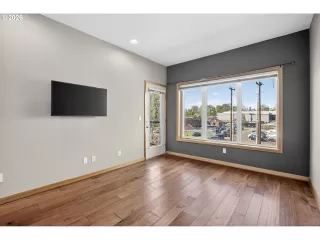 Photo #4: 602702942 Listing 