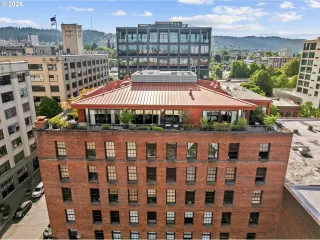 Photo #3: 602844077 Listing