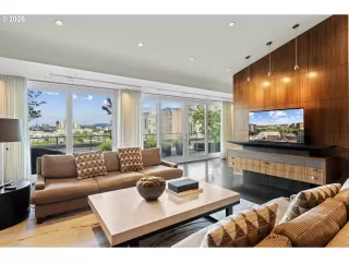 Photo #4: 602844077 Listing