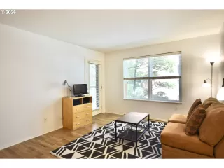 Photo #2: 604116583 Listing 