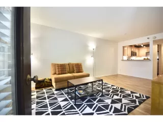 Photo #6: 604116583 Listing 