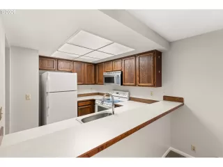 Photo #5: 604237696 Listing