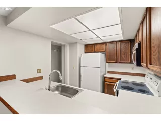 Photo #6: 604237696 Listing