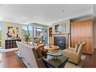 Photo #6: 604333061 Listing