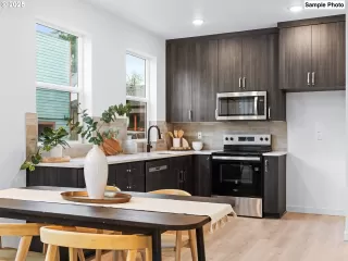 Photo #3: 604587846 Listing