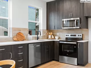 Photo #4: 604587846 Listing