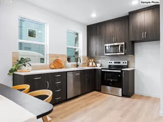 Photo #5: 604587846 Listing