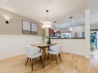 Photo #2: 604661191 Listing