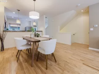 Photo #3: 604661191 Listing