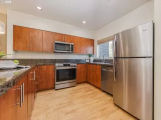 Photo #4: 604661191 Listing