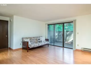 Photo #4: 605058337 Listing