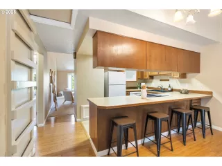 Photo #4: 605091961 Listing