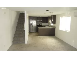 Photo #2: 605297830 Listing