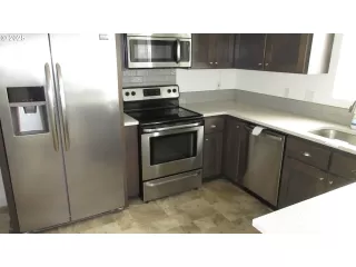 Photo #3: 605297830 Listing