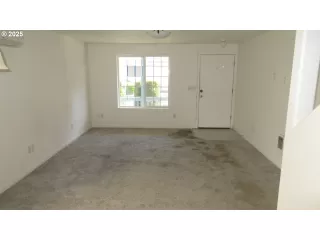 Photo #5: 605297830 Listing