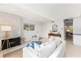 Photo #6: 605395621 Listing 