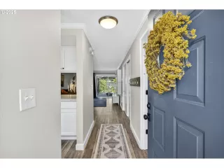 Photo #4: 605704228 Listing 