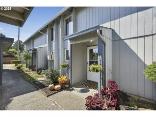 Photo #6: 605704228 Listing 