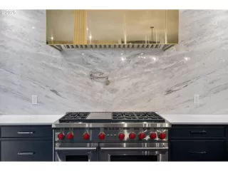 Photo #3: 605969644 Listing