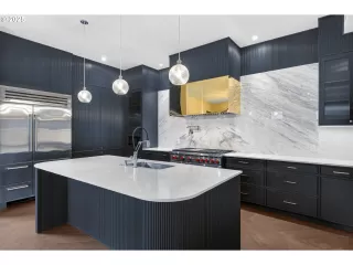 Photo #5: 605969644 Listing