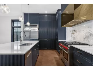 Photo #6: 605969644 Listing