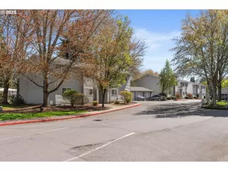 Photo #2: 606533100 Listing 