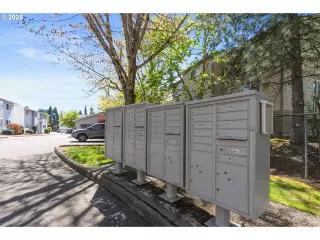 Photo #4: 606533100 Listing 