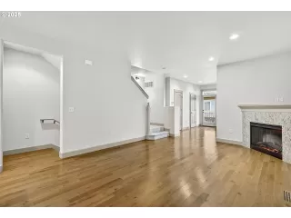 Photo #4: 606690719 Listing 