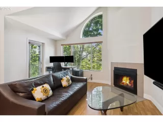 Photo #5: 606990671 Listing