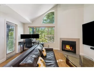 Photo #6: 606990671 Listing