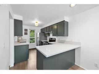 Photo #5: 607747174 Listing