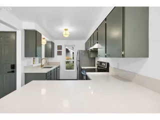 Photo #6: 607747174 Listing