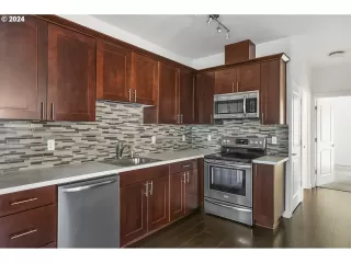 Photo #2: 608044683 Listing 