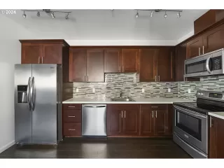 Photo #3: 608044683 Listing 