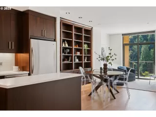 Photo #2: 608187064 Listing