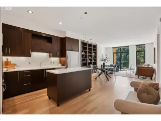 Photo #3: 608187064 Listing