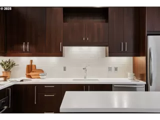 Photo #6: 608187064 Listing