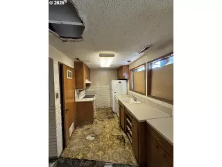 Photo #5: 608280493 Listing 