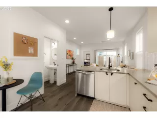 Photo #2: 608310514 Listing