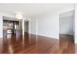 Photo #6: 608419189 Listing 