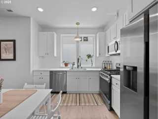 Photo #2: 609273434 Listing 