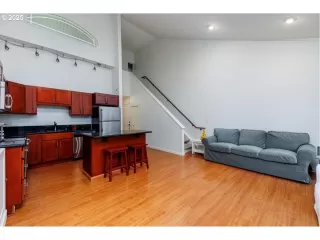 Photo #4: 609288593 Listing