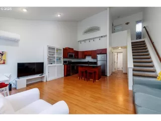 Photo #5: 609288593 Listing